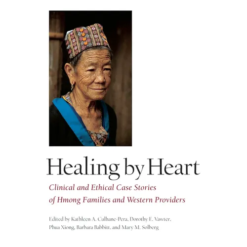 Healing by Heart: Clinical and Ethical Case Studies of Hmong Families and Western Providers - Paperback