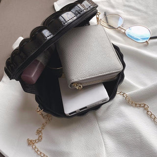 Shell Chain Shoulder Bag